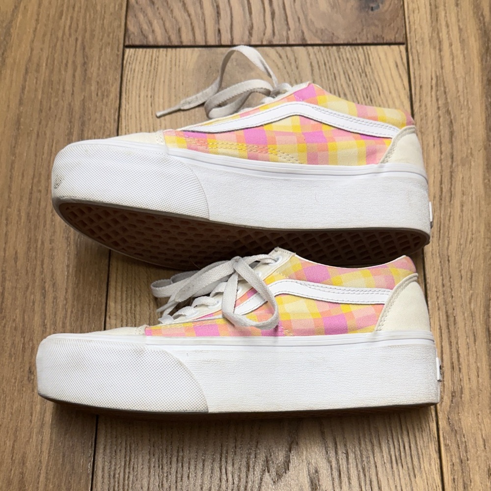 Vans - Picture 5 of 9